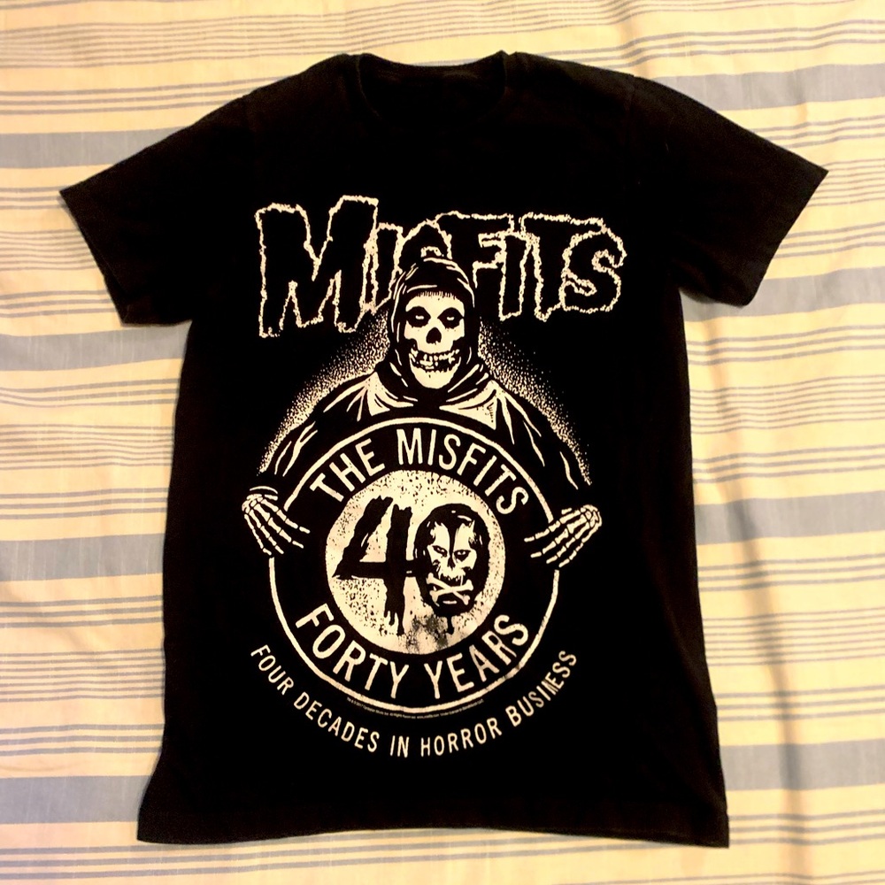 Super cool 40th anniversary misfits t shirt.